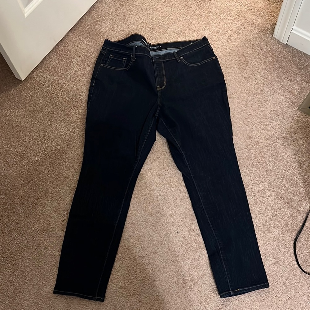 Womens Curvy Mid-Rise Jean